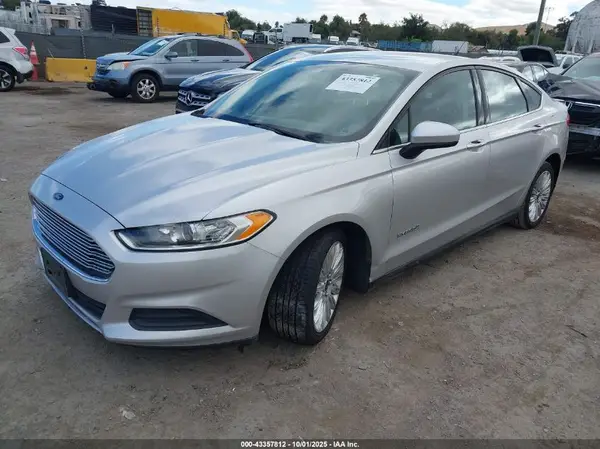 3FA6P0UU8GR285100 2016 FORD FUSION - Image 2