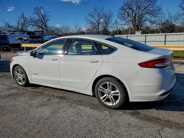 3FA6P0UU8JR100129 2018 FORD FUSION - Image 2