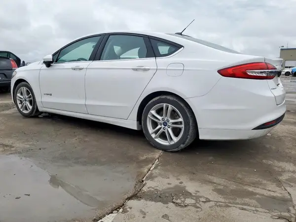 3FA6P0UU8JR100874 2018 FORD FUSION - Image 2