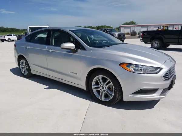 3FA6P0UU8JR122986 2018 FORD FUSION - Image 1