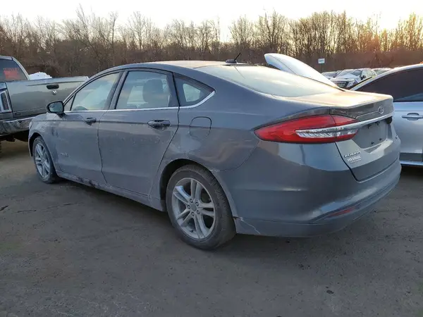 3FA6P0UU8JR142185 2018 FORD FUSION - Image 2