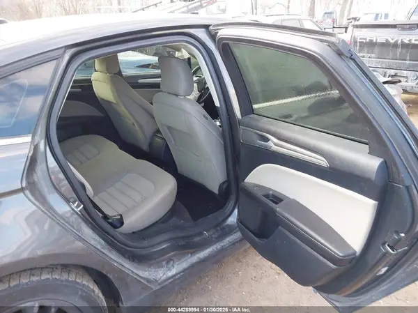 3FA6P0UU8JR144549 2018 FORD FUSION - Image 8