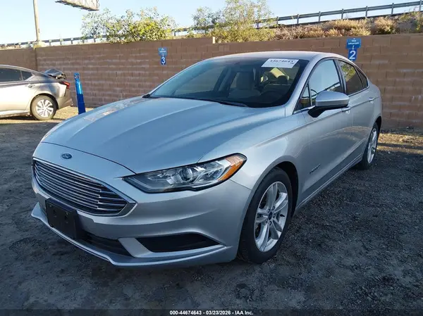 3FA6P0UU8JR235725 2018 FORD FUSION - Image 2