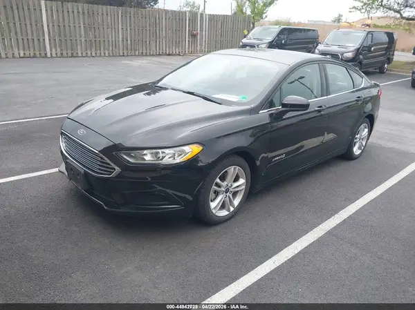 3FA6P0UU8JR235966 2018 FORD FUSION - Image 2
