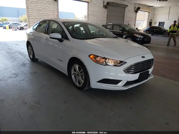 3FA6P0UU8JR243632 2018 FORD FUSION - Image 1