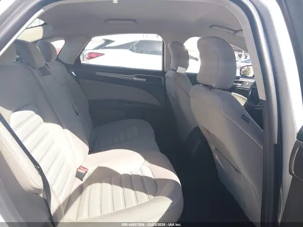 3FA6P0UU8JR254355 2018 FORD FUSION - Image 8