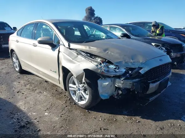 3FA6P0UU8JR271589 2018 FORD FUSION - Image 1
