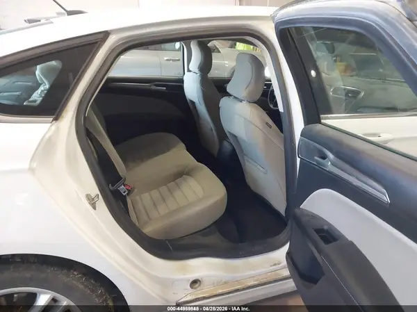 3FA6P0UU9JR243557 2018 FORD FUSION - Image 8