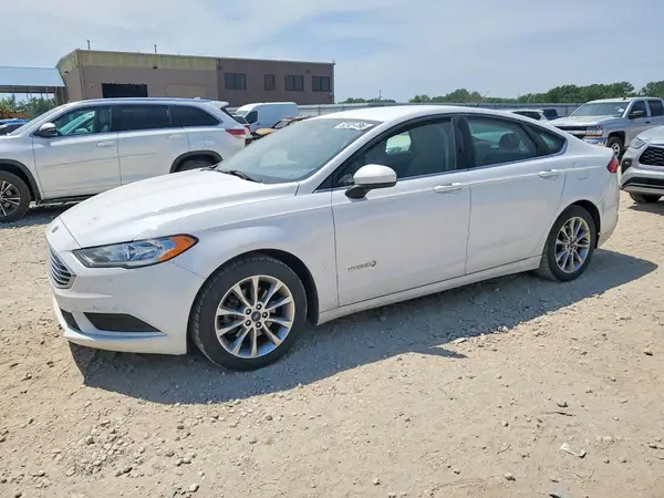 3FA6P0UUXHR132882 2017 FORD FUSION - Image 1