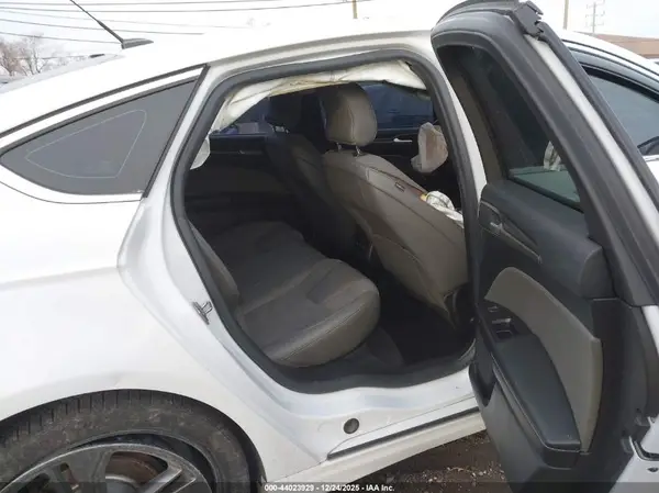 3FA6P0VP6HR404515 2017 FORD FUSION - Image 8