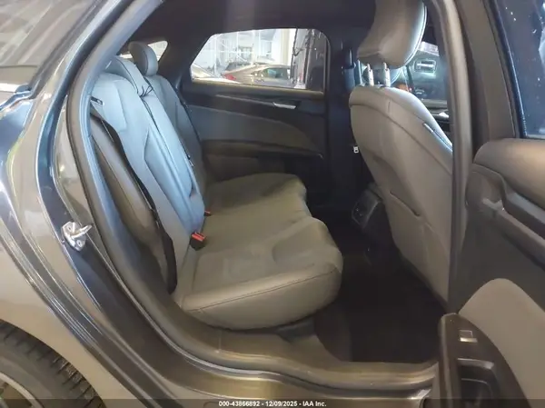 3FA6P0VP7HR195074 2017 FORD FUSION - Image 8