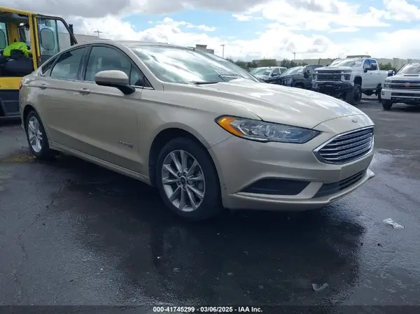 3FA6POLU0HR355269 2017 FORD FUSION - Image 1
