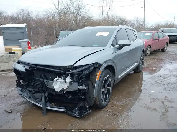 3GN7DLRP8SS114819 2025 CHEVROLET EQUINOX - Image 2