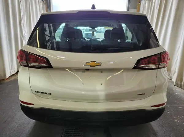 3GNAX5EG0RL261607 2024 CHEVROLET EQUINOX - Image 2