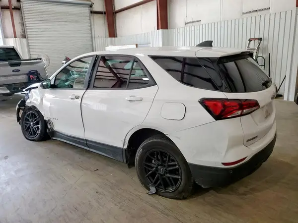 3GNAX5EG2RL294575 2024 CHEVROLET EQUINOX - Image 2