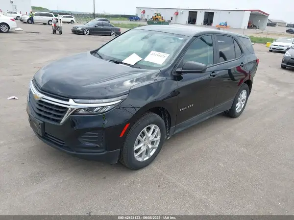3GNAX5EG4RL303910 2024 CHEVROLET EQUINOX - Image 2