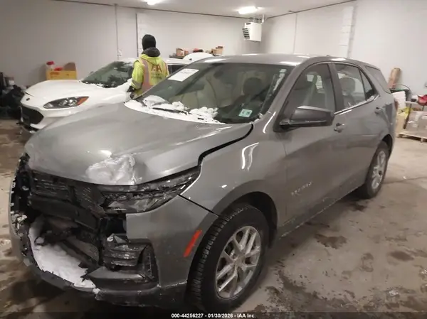 3GNAX5EG7RL281563 2024 CHEVROLET EQUINOX - Image 2