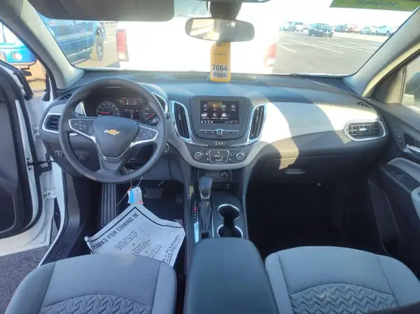 3GNAXFEG2RL259010 2024 CHEVROLET EQUINOX - Image 2