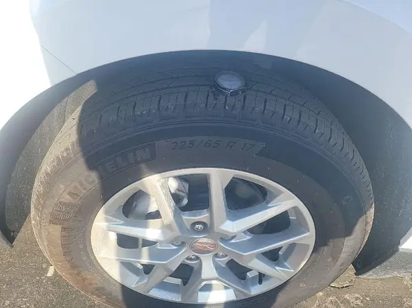 3GNAXFEG4RL259185 2024 CHEVROLET EQUINOX - Image 2
