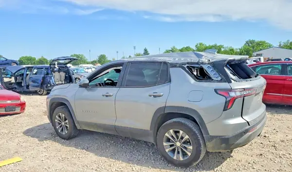 3GNAXHEG0SL329475 2025 CHEVROLET EQUINOX - Image 2