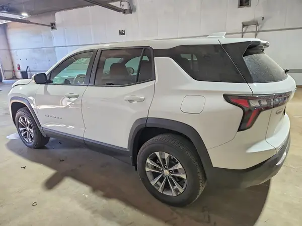 3GNAXHEG1SL279444 2025 CHEVROLET EQUINOX - Image 2