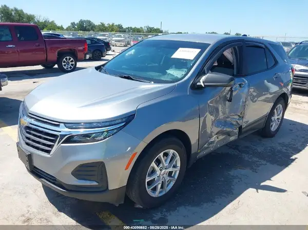 3GNAXHEG2PL242538 2023 CHEVROLET EQUINOX - Image 2