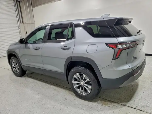 3GNAXHEG5TL310437 2026 CHEVROLET EQUINOX - Image 2