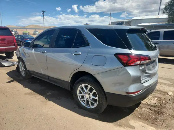 3GNAXHEG6PL229047 2023 CHEVROLET EQUINOX - Image 2