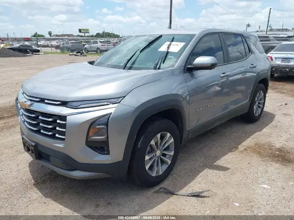 3GNAXHEG8SL136412 2025 CHEVROLET EQUINOX - Image 2
