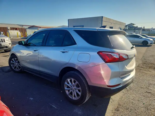 3GNAXHEV3JS587380 2018 CHEVROLET EQUINOX - Image 2