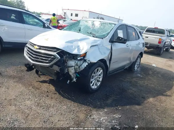 3GNAXHEV7LS686996 2020 CHEVROLET EQUINOX - Image 2