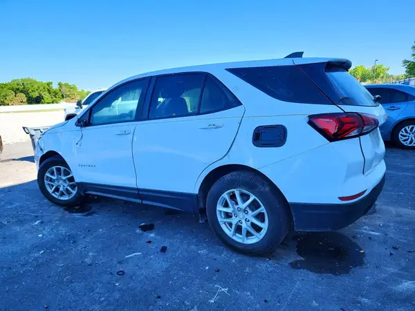 3GNAXHEV8NS244814 2022 CHEVROLET EQUINOX - Image 2