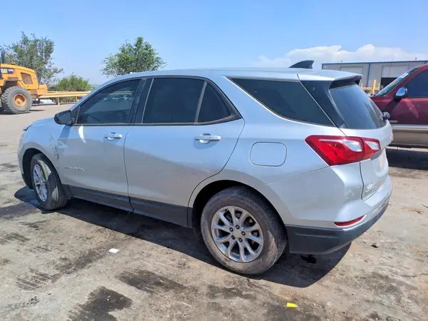 3GNAXHEV9JS534425 2018 CHEVROLET EQUINOX - Image 2