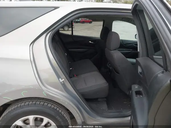 3GNAXJEV4JS578632 2018 CHEVROLET EQUINOX - Image 8