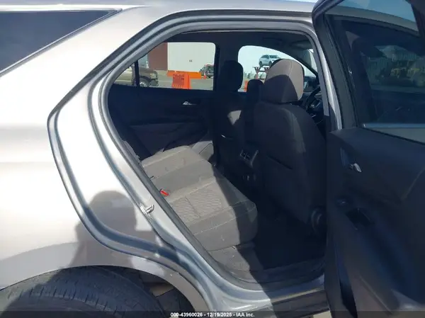 3GNAXJEV4JS633127 2018 CHEVROLET EQUINOX - Image 8