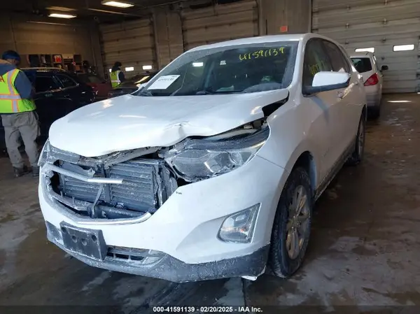 3GNAXJEV8JS582327 2018 CHEVROLET EQUINOX - Image 2