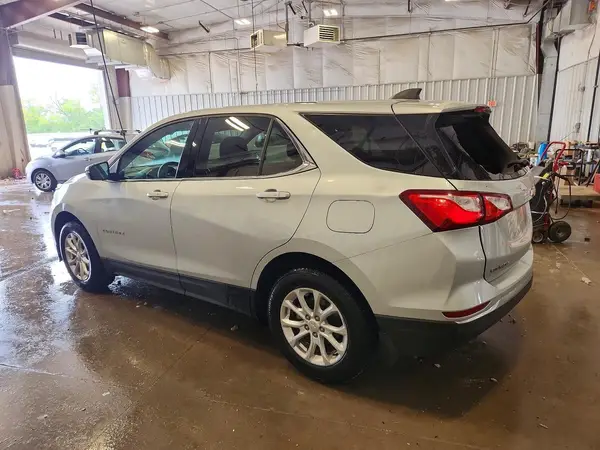 3GNAXJEV9JL117324 2018 CHEVROLET EQUINOX - Image 2