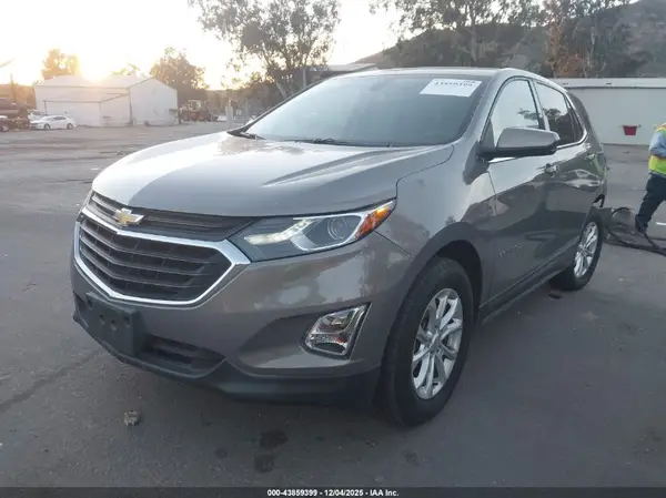 3GNAXJEV9JL121700 2018 CHEVROLET EQUINOX - Image 2
