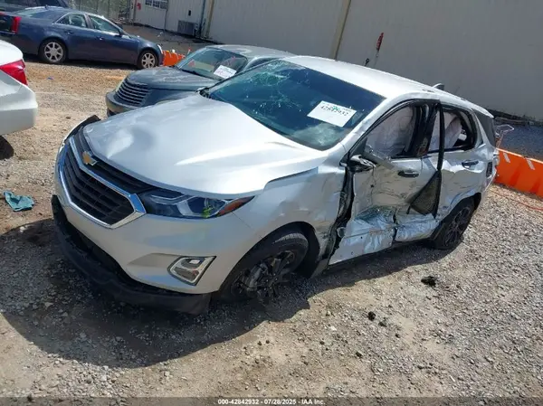 3GNAXJEV9JS606070 2018 CHEVROLET EQUINOX - Image 2