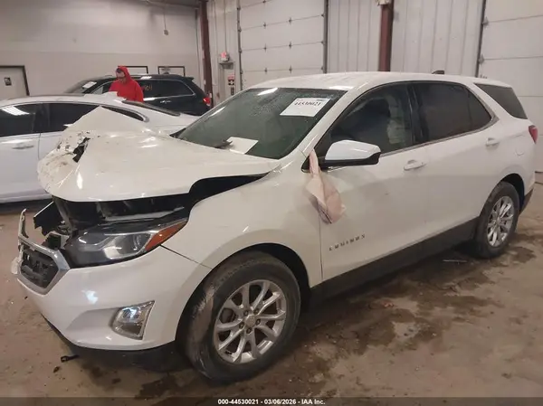 3GNAXJEV9LS718371 2020 CHEVROLET EQUINOX - Image 2