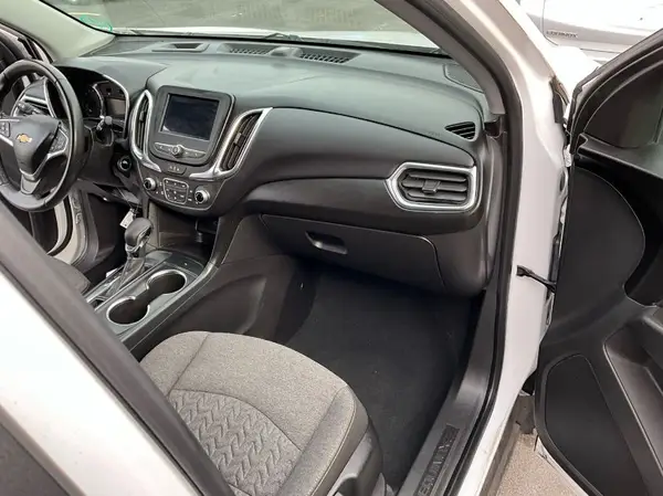 3GNAXJEV9NL134937 2022 CHEVROLET EQUINOX - Image 2