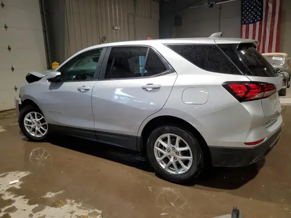 3GNAXKEV0NL135531 2022 CHEVROLET EQUINOX - Image 2