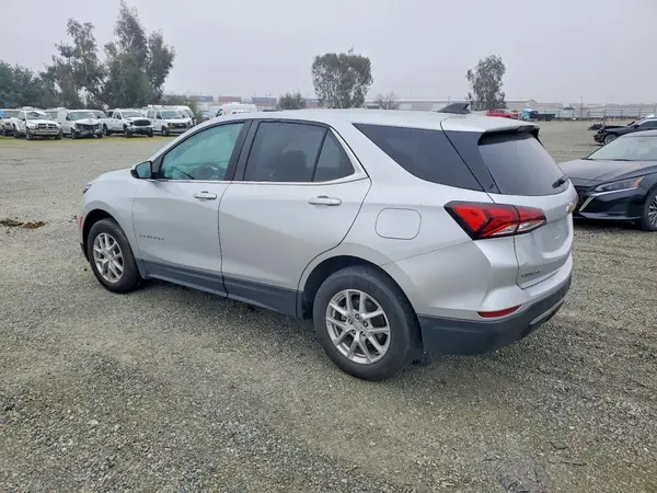 3GNAXKEV0NL186754 2022 CHEVROLET EQUINOX - Image 2