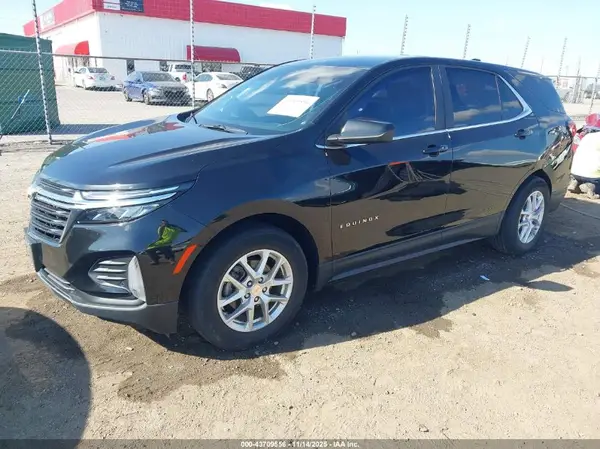 3GNAXKEV3NL242587 2022 CHEVROLET EQUINOX - Image 2
