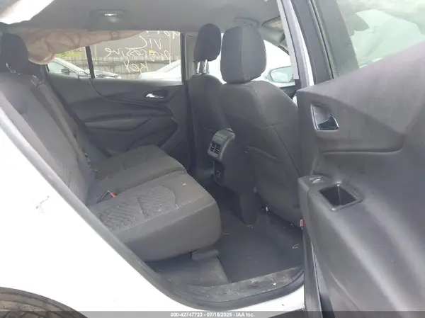 3GNAXKEV6KS588425 2019 CHEVROLET EQUINOX - Image 8