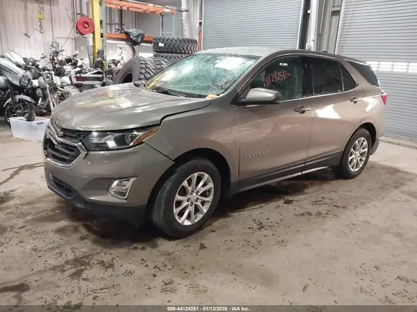 3GNAXKEV7KS564716 2019 CHEVROLET EQUINOX - Image 2
