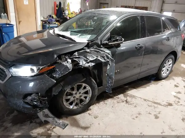 3GNAXKEV7KS591575 2019 CHEVROLET EQUINOX - Image 2