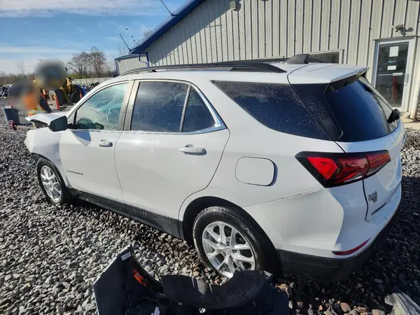 3GNAXKEV9NL158340 2022 CHEVROLET EQUINOX - Image 2