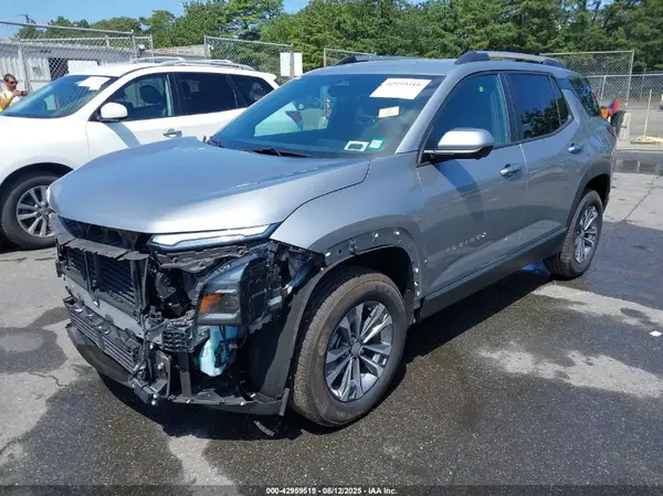 3GNAXPEG0SL111031 2025 CHEVROLET EQUINOX - Image 2