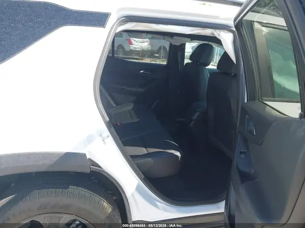 3GNAXPEG0TL249413 2026 CHEVROLET EQUINOX - Image 8